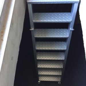 Escalier de sous-sol, partie supérieure rabattable